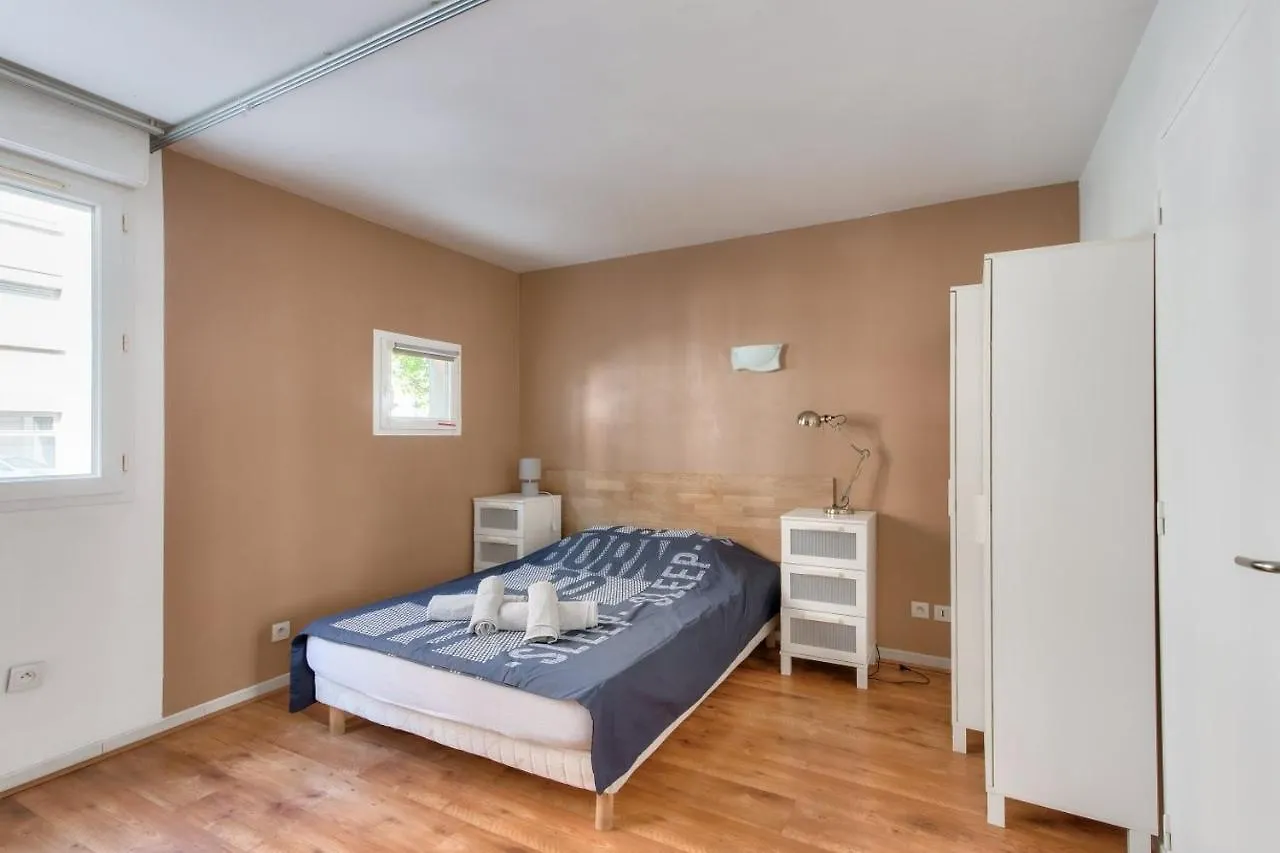 Studio With Parking Close To Metro And Tramway Διαμέρισμα Λυών