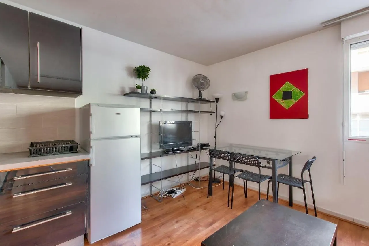 Studio With Parking Close To Metro And Tramway Διαμέρισμα Λυών